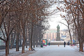 Памятник Николаю Васильевичу Гоголю в Москве на Гоголевском бульваре