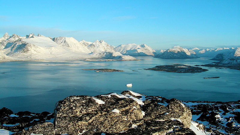 Сликата “http://upload.wikimedia.org/wikipedia/commons/thumb/4/46/Greenland_scenery.jpg/800px-Greenland_scenery.jpg” не може да се прикаже бидејќи содржи грешки.