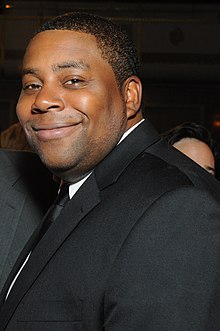 Cabello Café/Negro y peinado alternativo de Kenan Thompson  en 2024