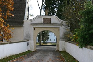 Portal zum Schloss Lackenbach