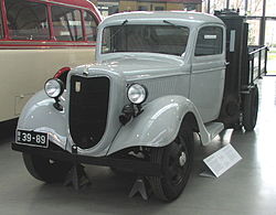 Ford V8-51 mit Holzvergaser im Verkehrsmuseum München