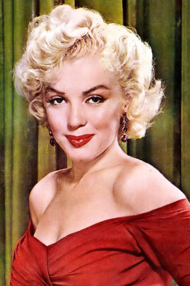 Fotografía de Marilyn Monroe con el cabello ondulado
