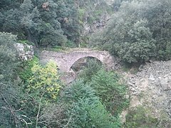 Ancien pont sur le Mondony à Montalba-d'Amélie