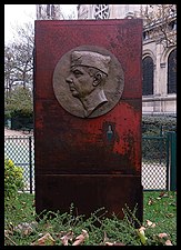 Monument en hommage à Saint-Exupéry.