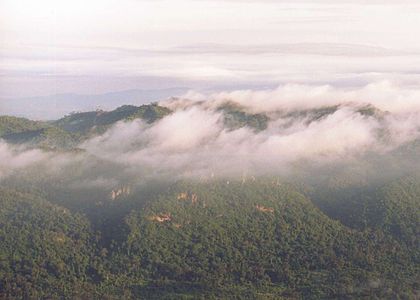 La cresta Luak amb boira del matí