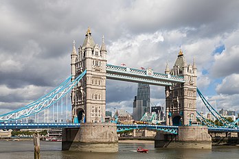 Le Tower Bridge, à Londres. (définition réelle 5 369 × 3 579)