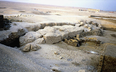 Cour de la tombe d'Antef Ier