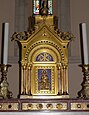 Le tabernacle et le gradin du maître autel orné du tétramorphe.