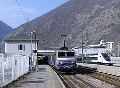 TER et TGV à Moûtiers en hiver.