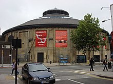 Photo d'un grand bâtiment de forme circulaire