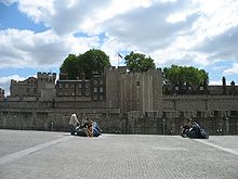 The cobbled surface of Tower Hill to the north of the Tower of London. Over a period of 400 years, 112 people were executed on the hill. Tower Hill, 2006.jpg