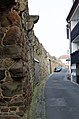 Mauerzug mit Konsolen der ehemaligen Wehrgangs, Stadtseite