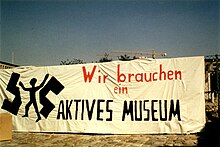 Transparent mit dem Text "Wir brauchen ein Aktives Museum"