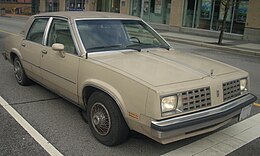 Una Oldsmobile Omega berlina del 1980