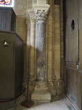 Colonne romane riusate nella navata della Chiesa di Saint-Pierre-de-Montmartre