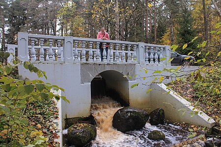 Dam bridge