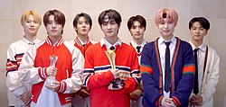 Enhypen lokakuussa 2021 Vasemmalta oikealle: Ni-ki, Jake, Heeseung, Jungwon, Sunghoon, Sunoo ja Jay