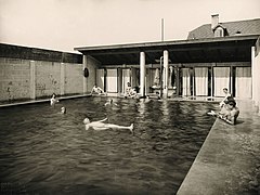 Das Schwimmbad für die Arbeiter wurde mit Abwärme der Brauerei geheizt. Foto 1913