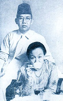 Abdul Wahid Hasyim and Siti Solichah.jpg