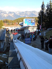 Vue de la piste de bobsleigh.