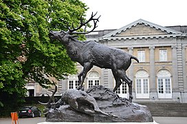 Après le combat, groupe de cerfs du sculpteur Charles du Passage.