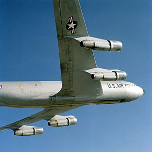 Motory TF33 na KC-135E