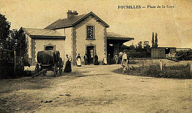 Trois pièces de saint-pourçain devant la gare de Fourilles.