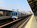 Treno tipo M7 diretto alla Grand Central Station presso la fermata Harlem–125th Street