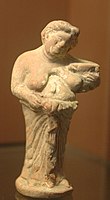 Гротескне зображення жінки з келихом вина. Теракота з Керчі, бл. 350-300 рр. до н.е. Лувр, Париж