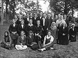 Группа жителей-эстонцев деревни Ломово