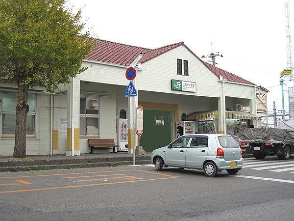 600px-Kazusaichinomiya-station-stationhouse-2007.jpg