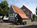 Wohnhaus mit Stallgebäude und Einfriedung