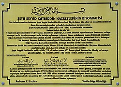 Seyyid Kutbiddin'in, yapının üzerine çakılı olan biyografisi