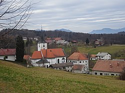 pogled na Laporje i rimokatoličku crkvu "Sv. Filip i Jakob"