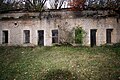 Le casernement des officiers derrière l'entrée du fort de Dampierre.