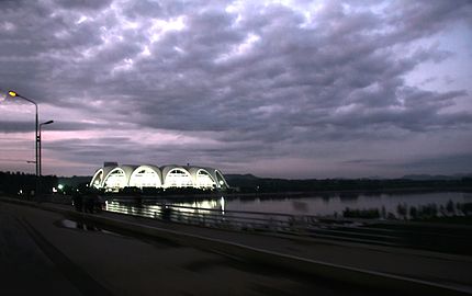 Le stade vu de nuit.