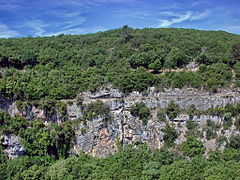 Le canal Jourdan dans la paroi de la Roche-Taillée.