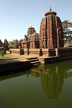 אחד ממאות המקדשים בעיר