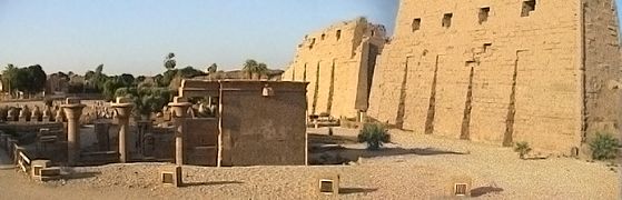 Pamje e pilonit të parë të tempullit të Amon-Ra-hut në Karnak.
