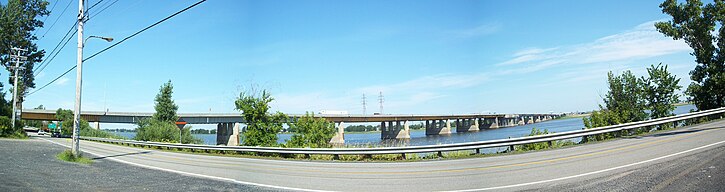 Pont Charles-De Gaulle vu du boulevard Gouin