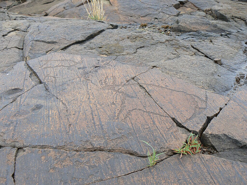 http://upload.wikimedia.org/wikipedia/commons/thumb/4/47/Rock_Art_at_Nooitgedacht.jpg/1024px-Rock_Art_at_Nooitgedacht.jpg