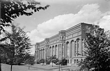 The museum's western facade facing Philosopher's Walk in 1922 Royal Ontario Museum, south facade, 1922.jpg