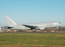 Eine Boeing 767-200 der Silverjet beim Start am Flughafen Luton