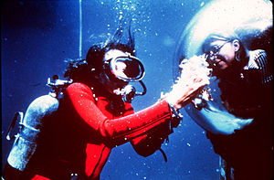 Dr. Sylvia Earle displays samples to aquanaut ...