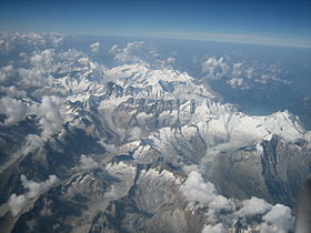 Vue du glacier du Finsteraar, centre gauche de la photo.