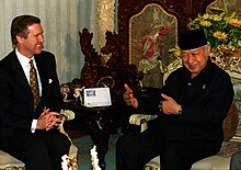 Suharto with US Secretary of Defense William Cohen, 14 January 1998. William cohen with suharto.jpg