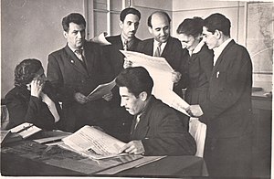 Zəkəriyya Mehdizadə müəllim həmkarları ilə birlikdə. Noyabr, 1958