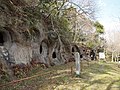 Jugoroana‎, tumbas escavadas na rocha em Hitachinaka.