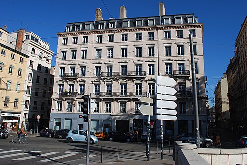 no 1, quai de la Pêcherie, au bout du quai Saint-Vincent à gauche