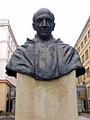 Бильбао - Universidad de Deusto, Monumento a Pedro Arrupe.jpg
